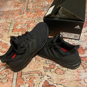 Women’s Adidas Ultraboost DNA 4.0, Core Black/Core Black/Grey Six, size 7.5